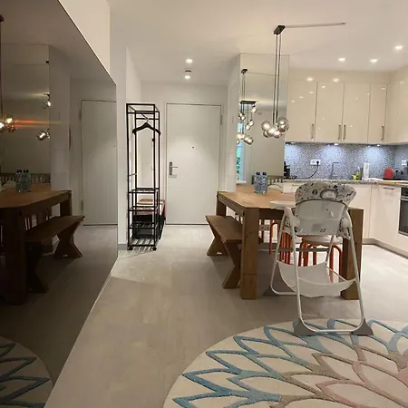 Modern Apartment, Free Parking Apartman