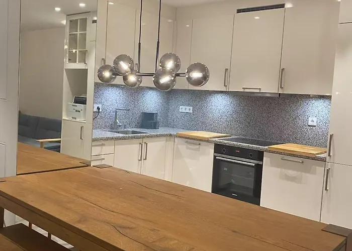 Apartman Modern Apartment, Free Parking