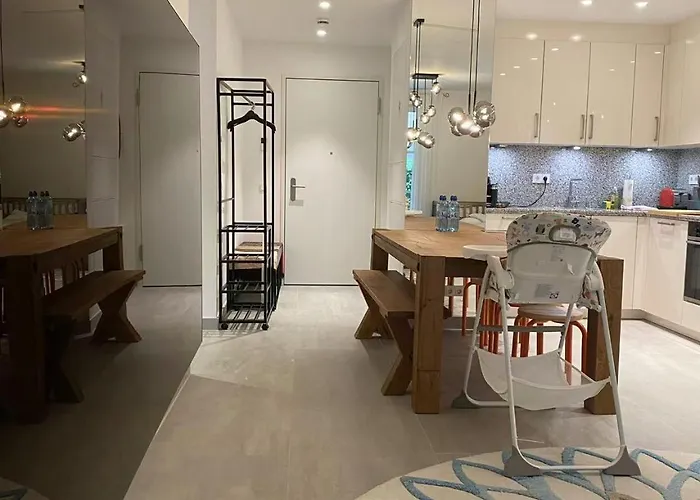 Modern Apartment, Free Parking Apartman