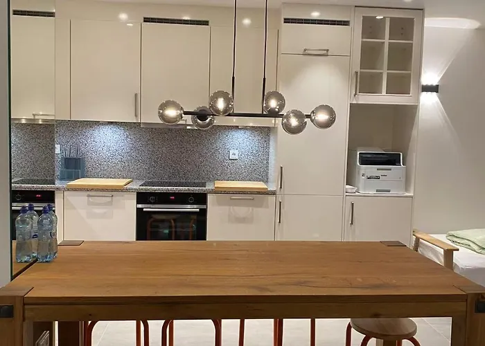 Modern Apartment, Free Parking Apartman