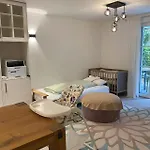 Modern Apartment, Free Parking شقة
