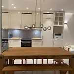 Modern Apartment, Free Parking 公寓