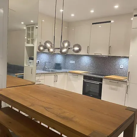Διαμέρισμα Modern Apartment, Free Parking