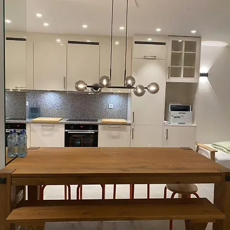 Modern Apartment, Free Parking Apartman